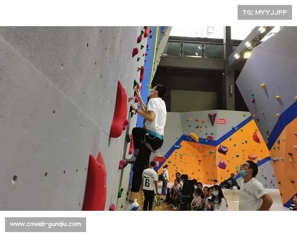 城市商业体攀岩馆数量激增 降低参与门槛推动全民健身热潮 城市商业体攀岩馆数量激增 降低参与门槛推动全民健身热潮